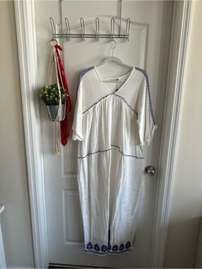 NWT Rae Feather White Mykonos Maxi Dress with Blue Embroidered Trim Large